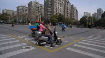 惊呆了 在上海马路上竟能 弹琴演奏 这波全新亮相的交通标线太结棍了