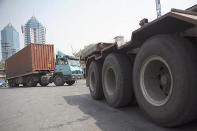 上海市调整集装箱道路运输业部分收费项目
